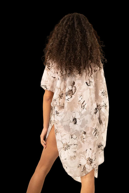 Lichtgewicht open strandponcho met bloemenprint